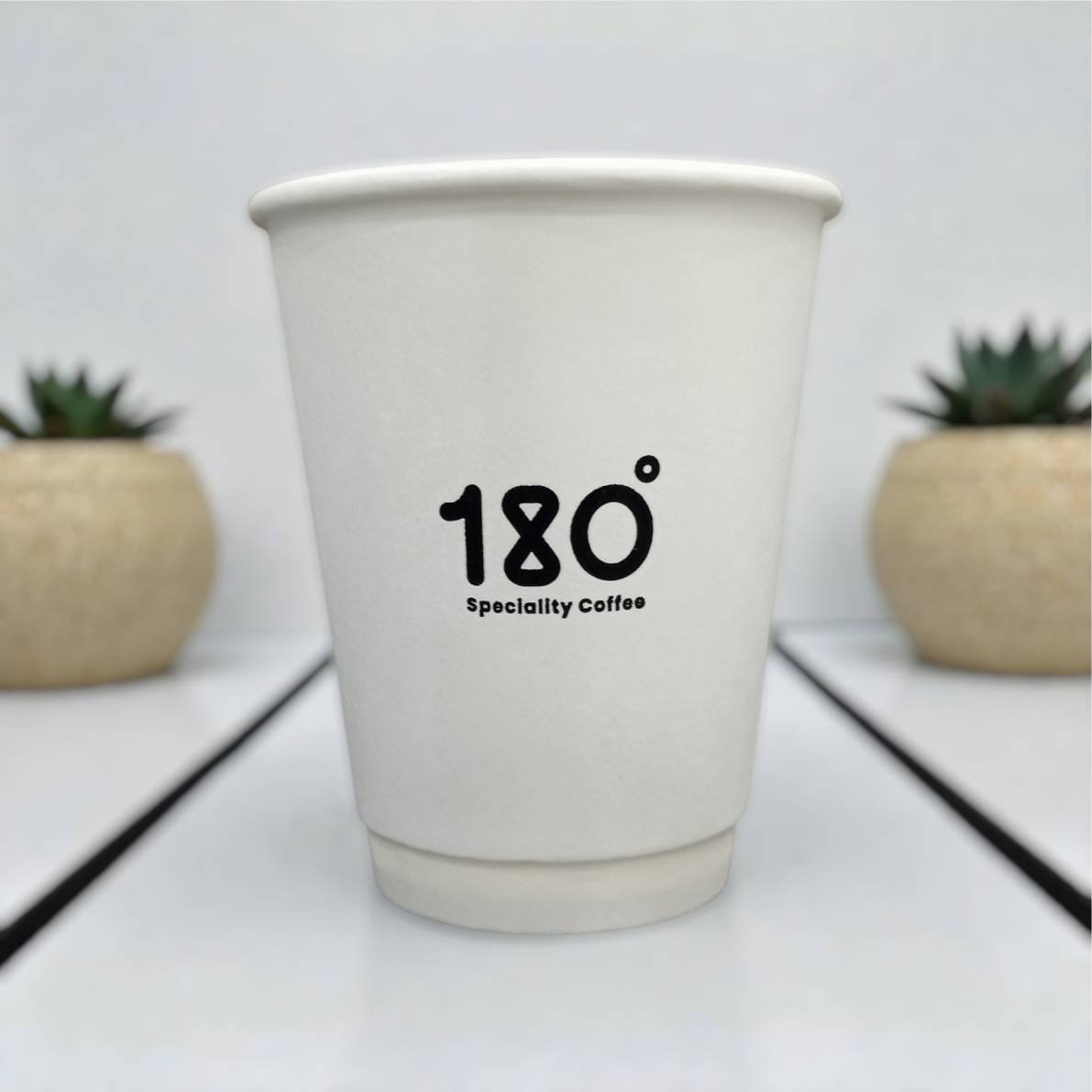 أكواب مع شعار عربي