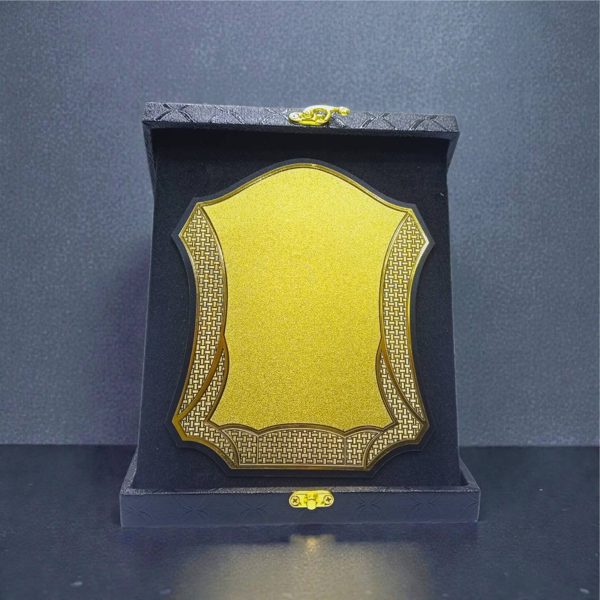 درع تكريم رسمي